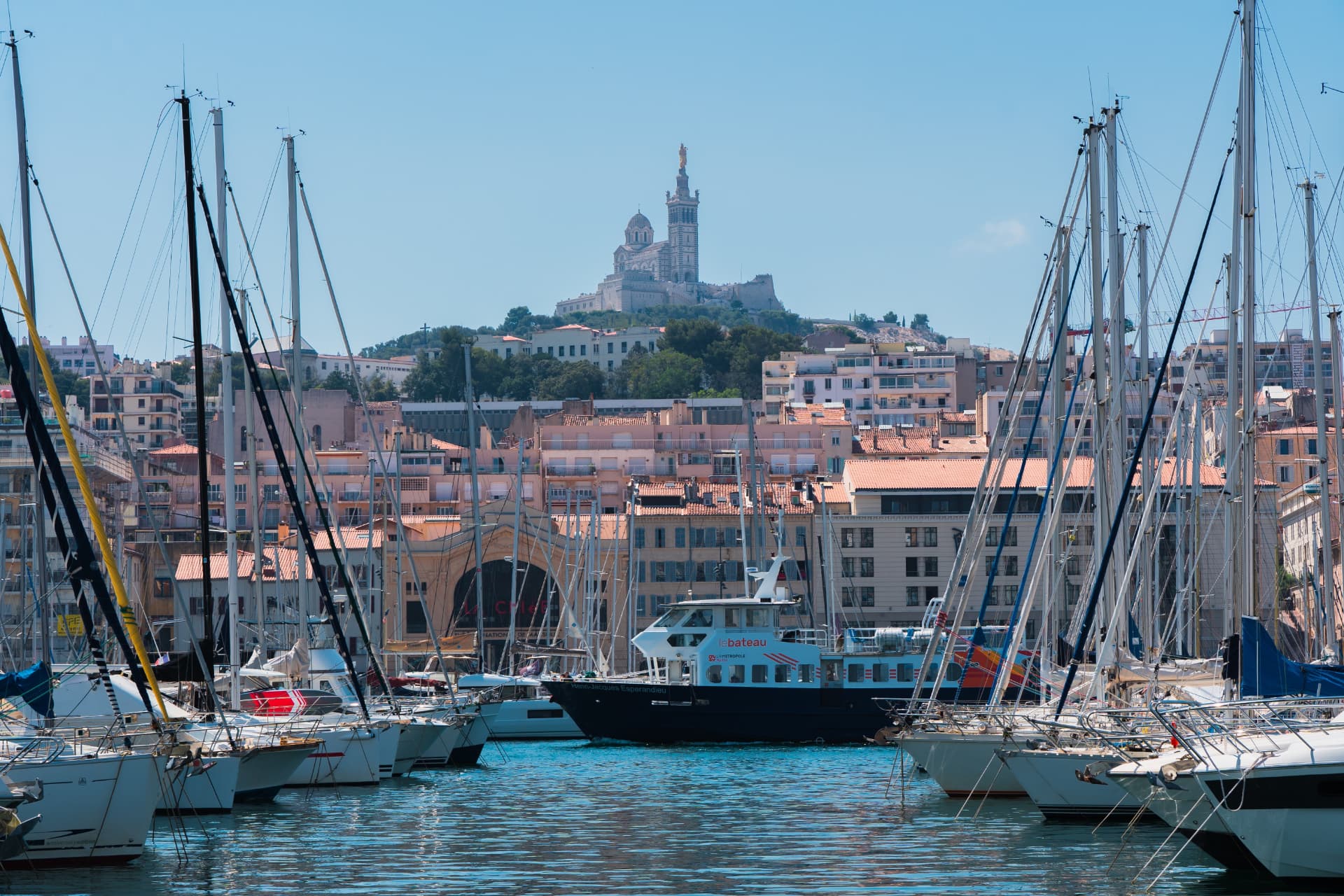 Vieux-Port de Marseille avec Notre-Dame de la Garde, zone d'intervention Mistral 3D